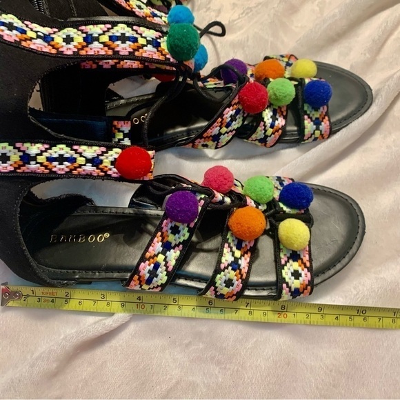 NEW Boho Sandals Sz 9 Bamboo Flat Strappy Sandals Black Multicolored Knit Poms - Picture 15 of 16